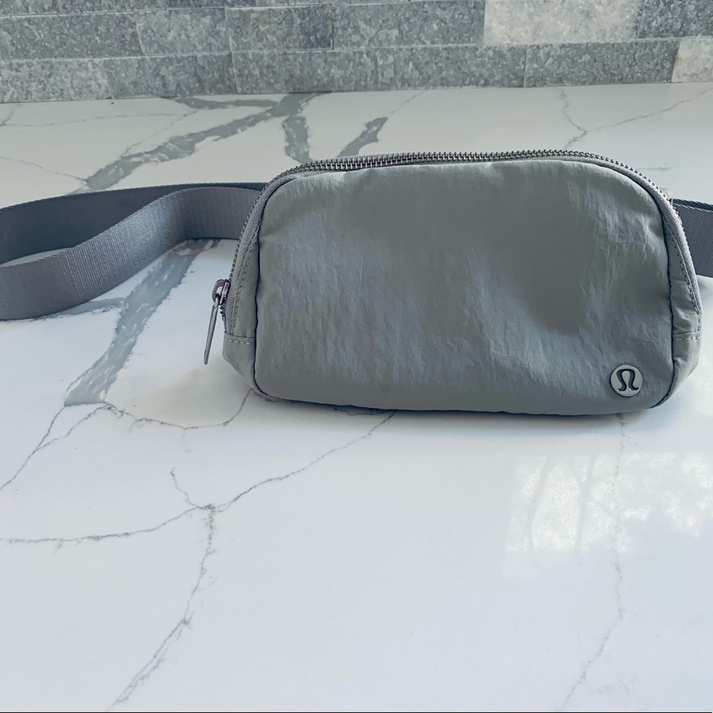New Lululemon Athletica everywhere belt bag